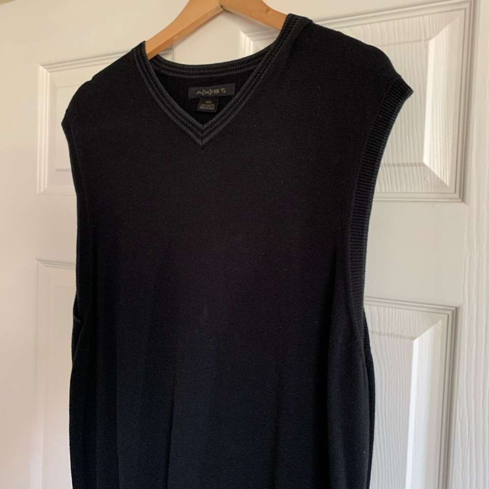 Axist men’s sleeveless sweater